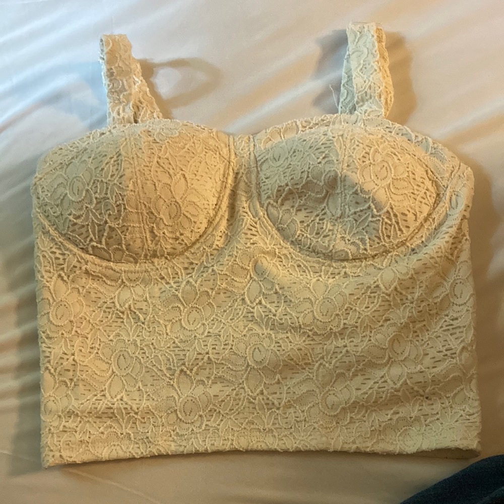 White no boundaries crop top